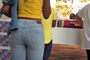 Tight Jeans Curvy Booty