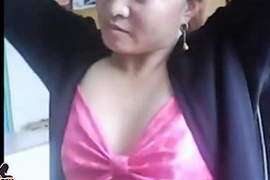 Chinese Milf Plays And Gets Caught Continue On Mycyka Com Porn Videos